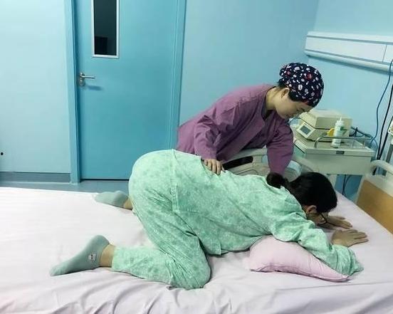 膝胸卧位视频,膝胸卧位操作步骤及注意事项详解