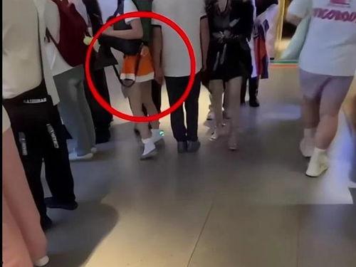 打女生屁股的视频,打女生屁股视频引发社会关注