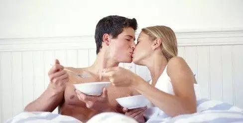 做爱吻胸视频,探索激情吻胸的视觉诱惑