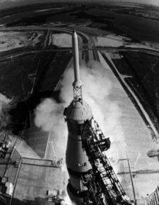 阿波罗11号发射视频,人类首次登月壮举的震撼瞬间