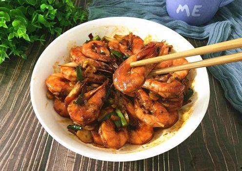 正宗油焖大虾视频,色泽诱人，鲜香四溢的烹饪秘籍大公开